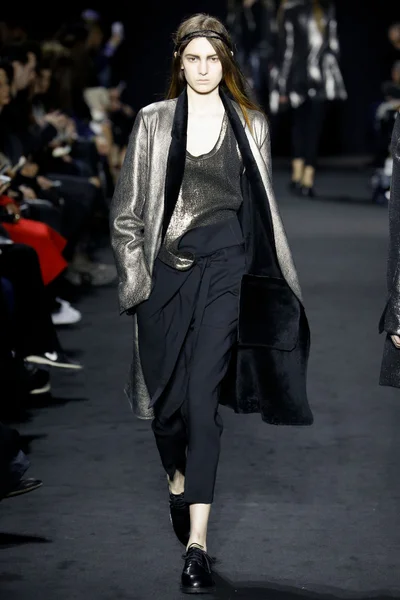 Look 19